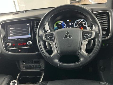 Mitsubishi Outlander PHEV DYNAMIC SAFETY 3