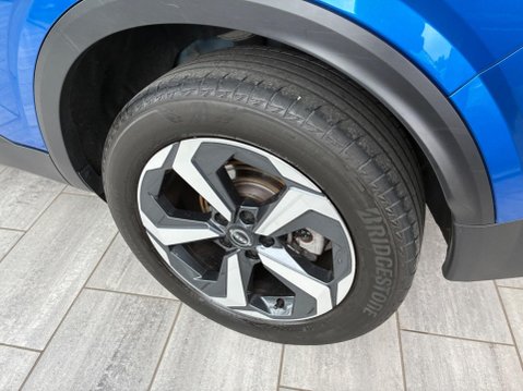 Nissan Qashqai 1.3 DIG-T MHEV N-Connecta XTRON Euro 6 (s/s) 5dr 8