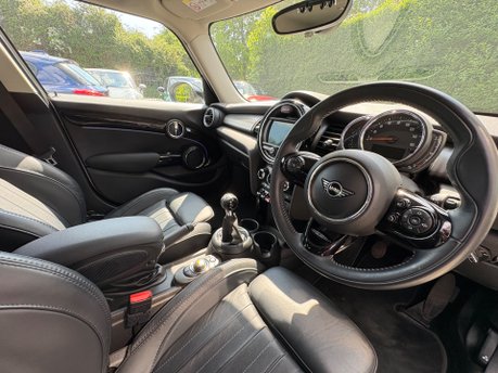 Mini Hatch Cooper 1.5 Petrol Manual Exclusive Comfort+ Nav 5 door - DEPOSIT TAKEN 3