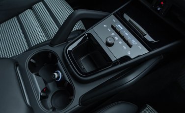 Porsche Cayenne TURBO E-HYBRID COUPE 26