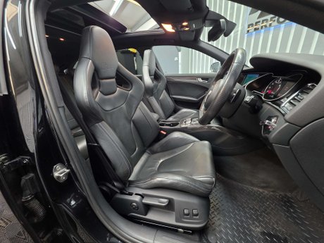 Audi RS4 4.2 FSI V8 Estate 5dr Petrol S Tronic quattro Euro 5 (450 ps) 8