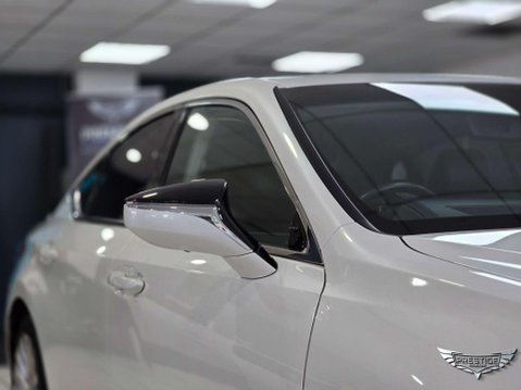 Lexus Es 2.5 300h Takumi E-CVT Euro 6 (s/s) 4dr 12