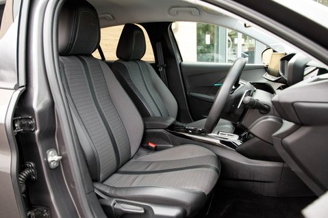 Peugeot 208 PURETECH ALLURE PREMIUM S/S 31