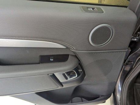 Land Rover Discovery 3.0 Discovery R-Dynamic SE D MHEV Auto 4WD 5dr 44