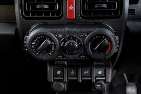 Suzuki Jimny SZ4 27