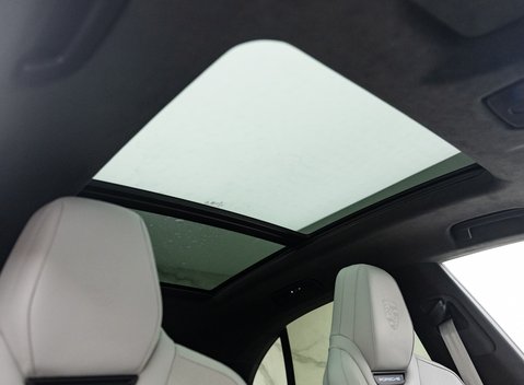 Porsche Macan Turbo Electric 28