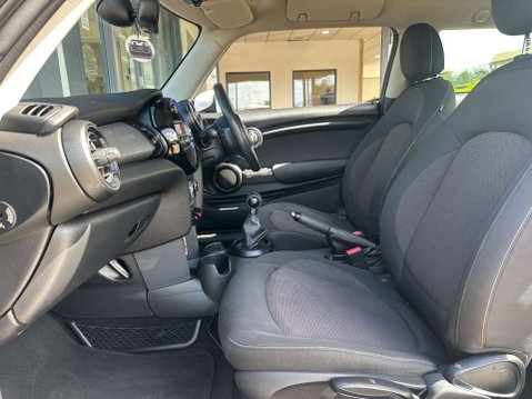 Mini Hatch 1.5 Cooper 3dr 18