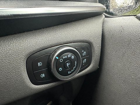 Ford Tourneo Custom 2.0 320 EcoBlue Titanium Minibus Double Cab 5dr Diesel Auto L1 Euro 6 (s/s) 19