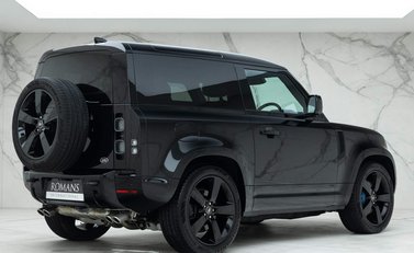 Land Rover Defender 90 V8 Bond Edition 3