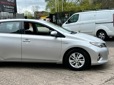 Toyota Auris ICON VVT-I 14