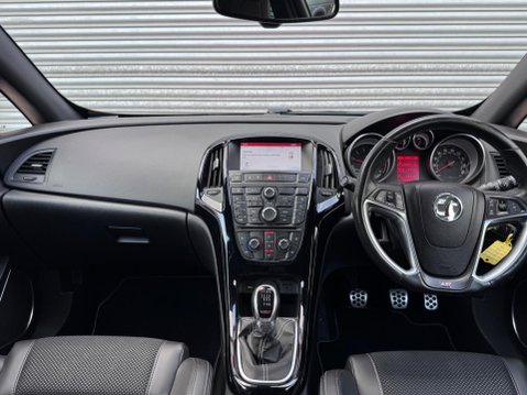 Vauxhall Astra GTC 2.0T VXR Euro 6 (s/s) 3dr 34
