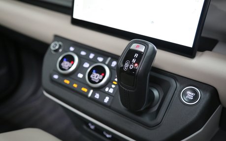Land Rover Defender XS Edition MHEV P400 - 6 Seats, 11.4 Screen and Superb Specification 33
