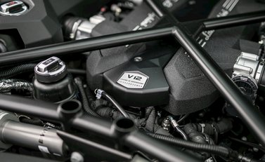 Lamborghini Aventador S 21