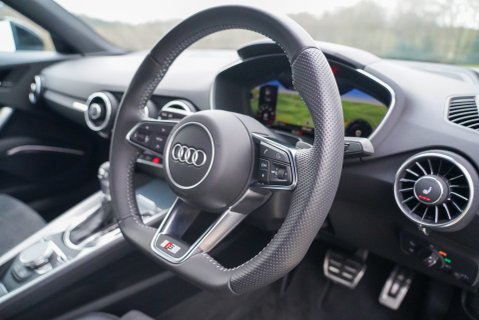 Audi TT TFSI BLACK EDITION 12