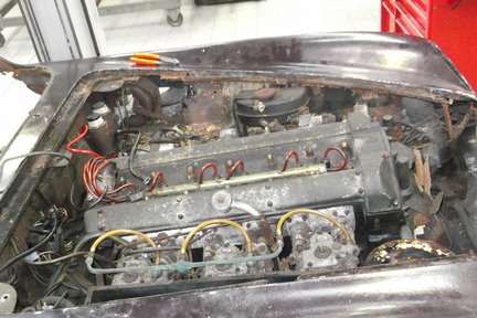 Aston Martin DB6 4.2 Vantage 39