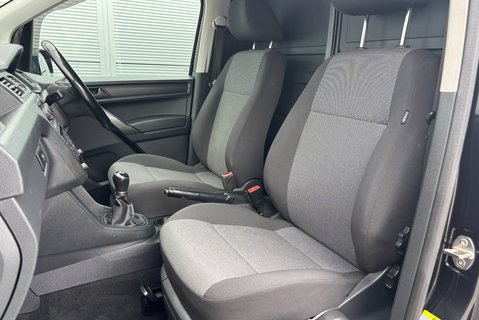 Volkswagen Caddy C20 Tdi Black Edition 4