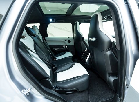 Land Rover Range Rover Sport 5.0 SVR Carbon Edition 13