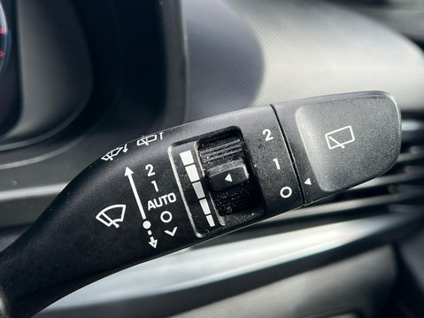Hyundai i20 T-GDI PREMIUM MHEV 41