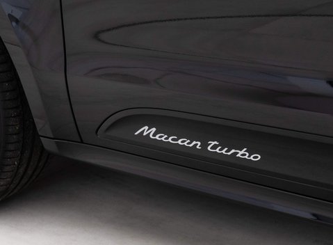 Porsche Macan TURBO PDK 23