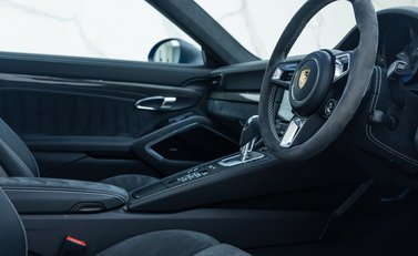 Porsche 911 Carrera 4 GTS (991.2) British Legends Edition 13