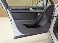 Volkswagen Touareg 3.0 Touareg V6 R-Line+ TDI BlueMotion Technology Auto 4WD 5dr 38