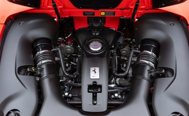 Ferrari F8 Spider 33