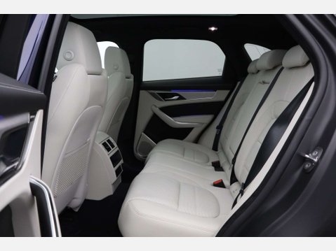 Jaguar F-Pace 2.0 F-Pace R-Dynamic SE Black PHEV AWD Auto 4WD 5dr 17