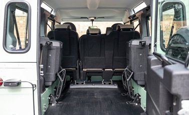 Land Rover Defender 110 Heritage Station Wagon 29