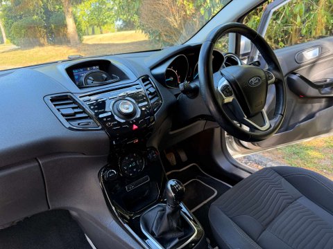 Ford Fiesta 1.0 Fiesta Titanium 5dr 8