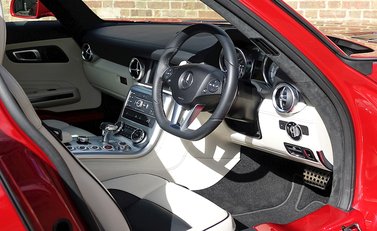 Mercedes-Benz SLS AMG 23