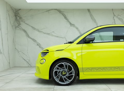 Abarth 500e Scorpionissima Cabrio 42