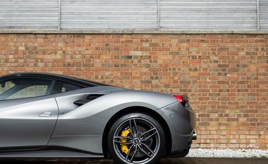 Ferrari 488 GTB 32