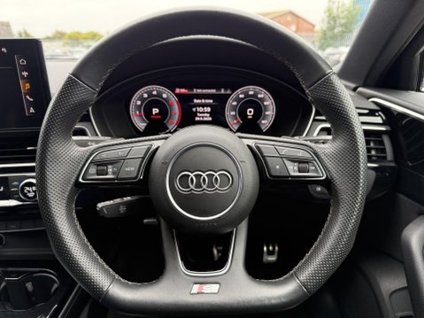 Audi A4 2.0 TFSI 40 Black Edition Estate 5dr Petrol S Tronic Euro 6 (s/s) (204 ps) 33