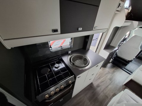 Swift Voyager 475 16