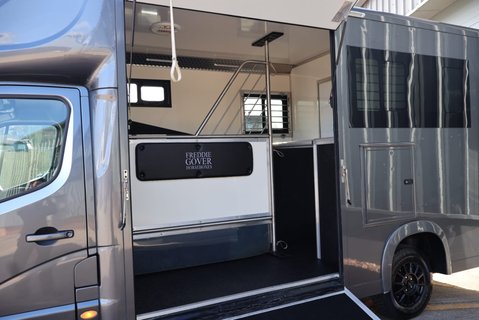 Renault Master 3.5 ton Coach Built Freddie Gover Horsebox with uprated suspension alloys  15