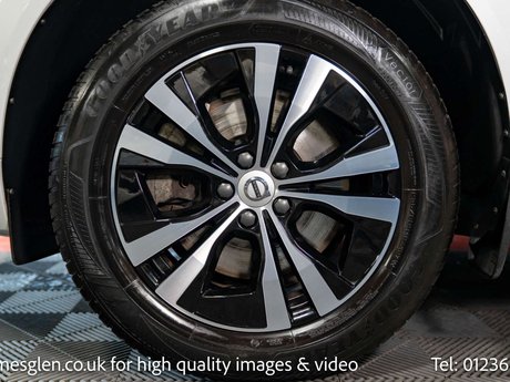 Volvo XC60 2.0 XC60 Momentum B4 MHEV AWD Auto 4WD 5dr 30