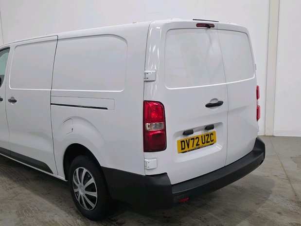 Vauxhall Vivaro VIVARO L2 DIESEL 2900 1.5d 100PS Dynamic H1 Van 10