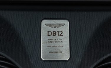 Aston Martin DB12 V8 36
