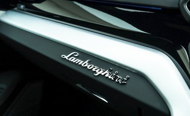 Lamborghini Urus 24