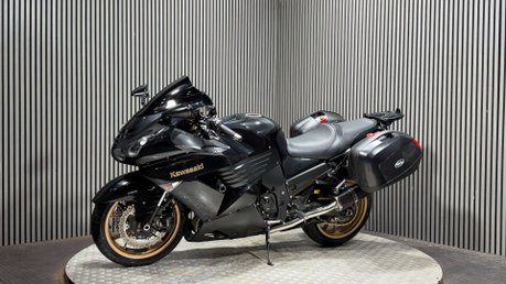 Kawasaki ZZR1400 2010 ONLY 30K STUNNING BIKE PANNIERS LONG MOT WARRANTY 1400CC 12