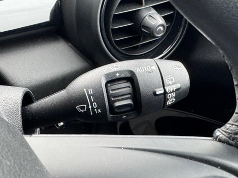 Mini Hatch 1.5 Cooper Euro 6 (s/s) 3dr 28