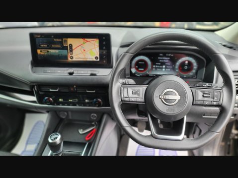 Nissan Qashqai DIG-T N-CONNECTA MHEV 36