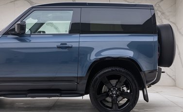 Land Rover Defender 90 D300 X-DYNAMIC HSE 46