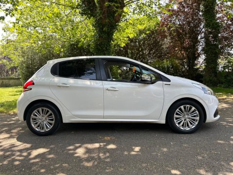 Peugeot 208 PURETECH S/S SIGNATURE 14