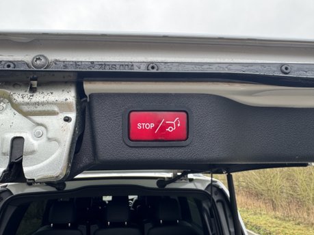 Mercedes-Benz V Class V250D AMG Line Auto Diesel Extra Long Wheelbase 8 SEATER/360 CAM/SAT NAV 36