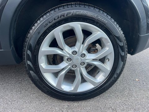 Land Rover Discovery Sport 2.0 TD4 HSE Auto 4WD Euro 6 (s/s) 5dr 17