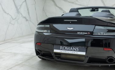Aston Martin V12 Vantage S Roadster 34
