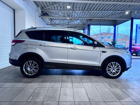 Ford Kuga 2.0 TDCi Titanium 2WD Euro 5 5dr 2