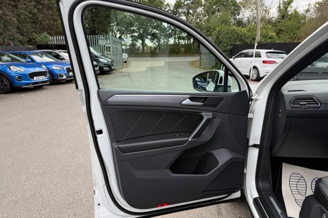 Volkswagen Tiguan R LINE TDI BMT 4MOTION DSG - PAN ROOF - APPLE CAR PLAY -ADAPTIVE CRUISE 27