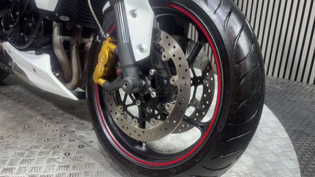 Triumph Street Triple R 2013 13K EXCELLENT CONDITION NEW MOT 675CC TRIPLE 32